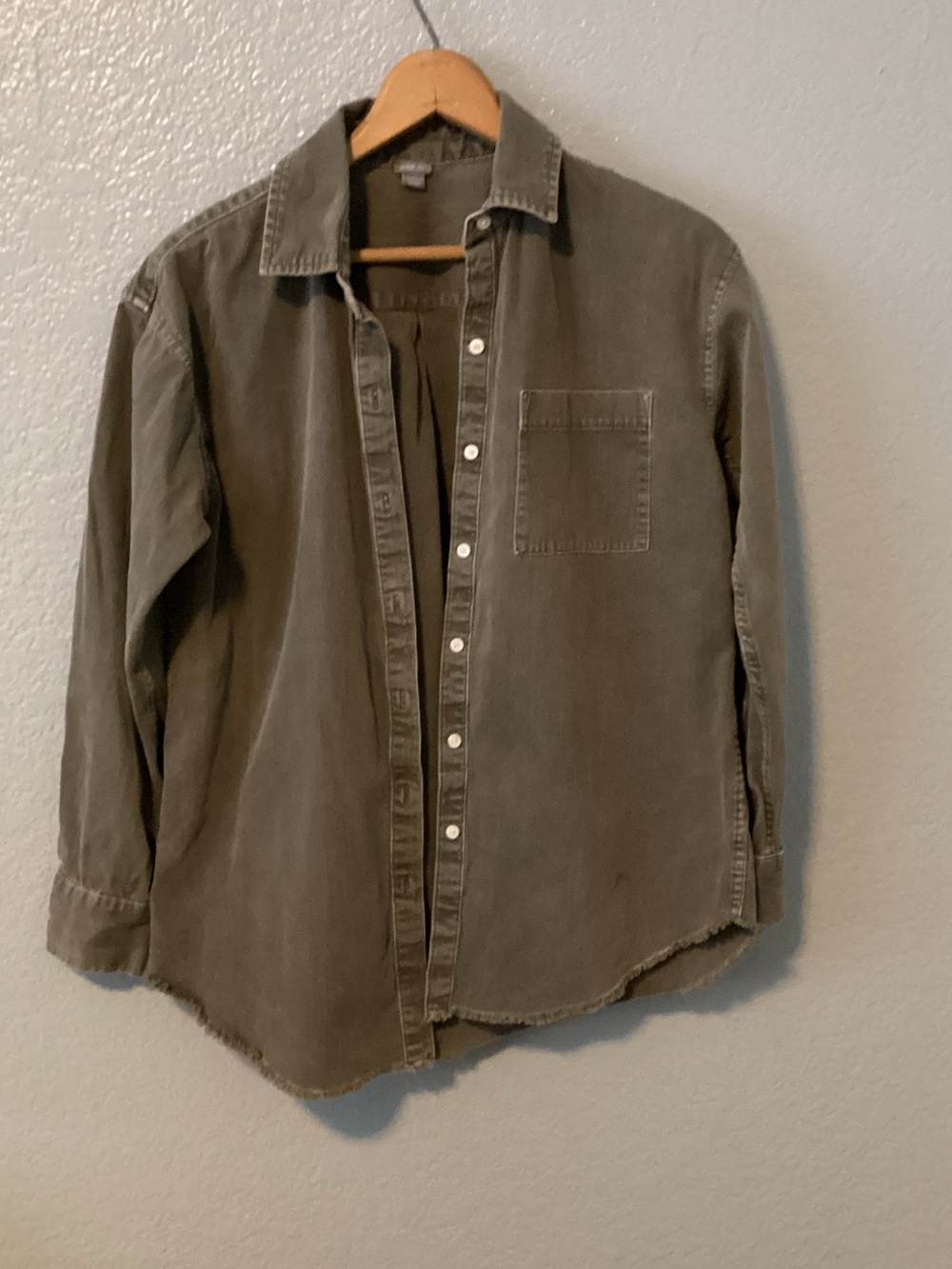Aerie’s Casual Olive Green Button-Up Shirt
